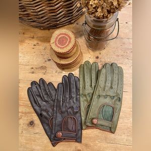 Two leather classic ladies driving gloves